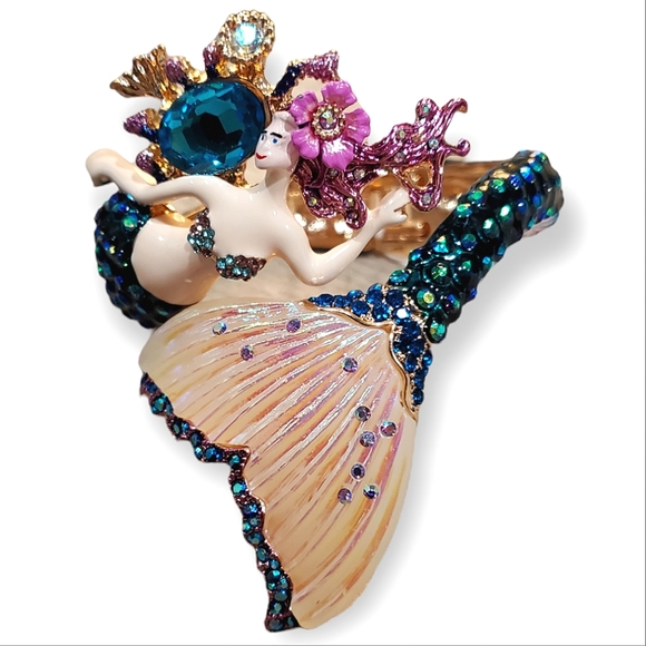 Nwt Betsey Johnson Beautiful mermaid Gold tone bracelet - Picture 12 of 16